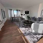 Spectecular Rhineview Fair Parking Luxury 12 Pers Dusseldorf