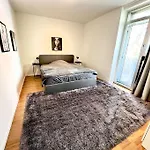 Spectecular Rhineview Fair Parking Luxury 12 Pers Dusseldorf