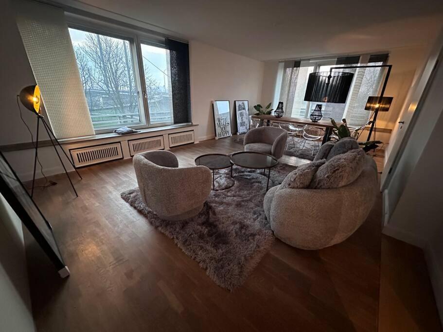 Spectecular Rhineview Fair Parking Luxury 12 Pers * Düsseldorf
