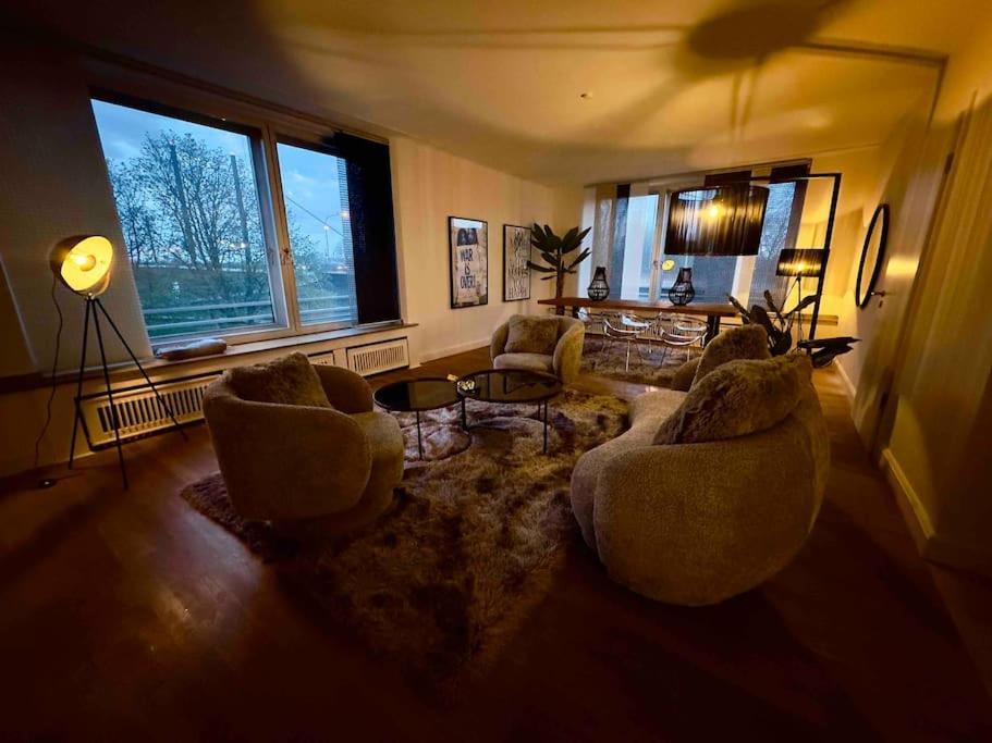 Apartment Spectecular Rhineview Fair Parking Luxury 12 Pers Düsseldorf